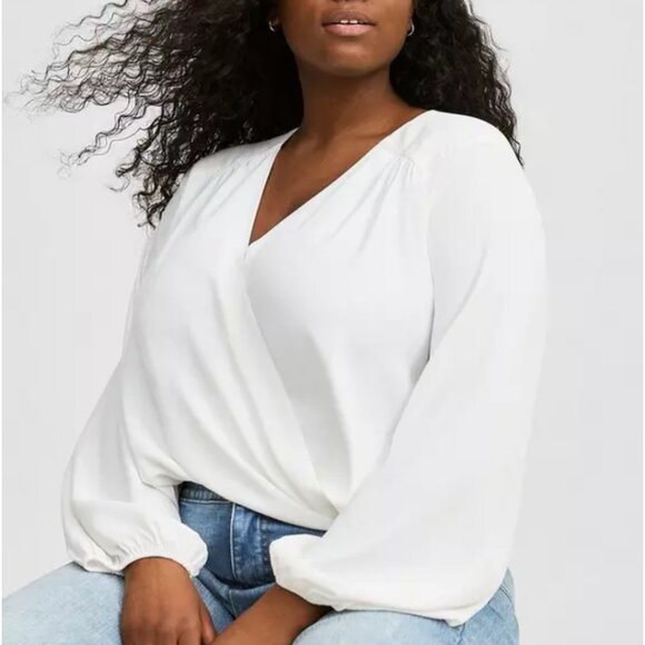 NWT TORRID Georgette Surplice Blouse Women's SZ 1X 14-16 White Casual Career - Picture 1 of 13